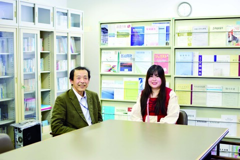 四国大学の先生と学生