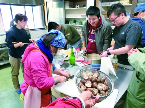 那賀町の郷土 料理づくりを体験