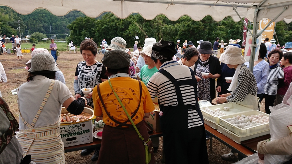 お祭りの賑わい お祭りの賑わい