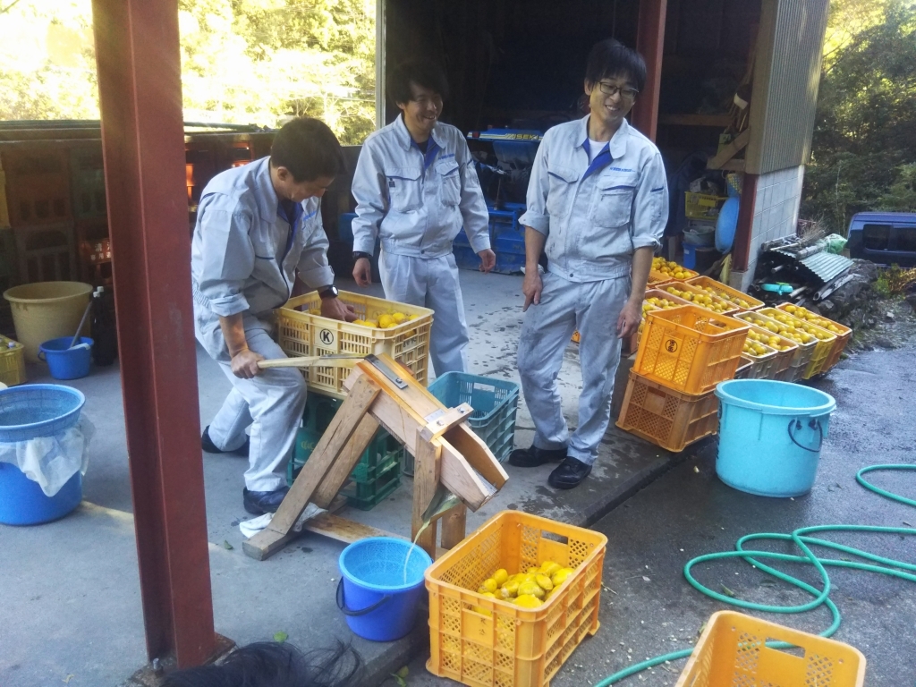 搾汁作業
