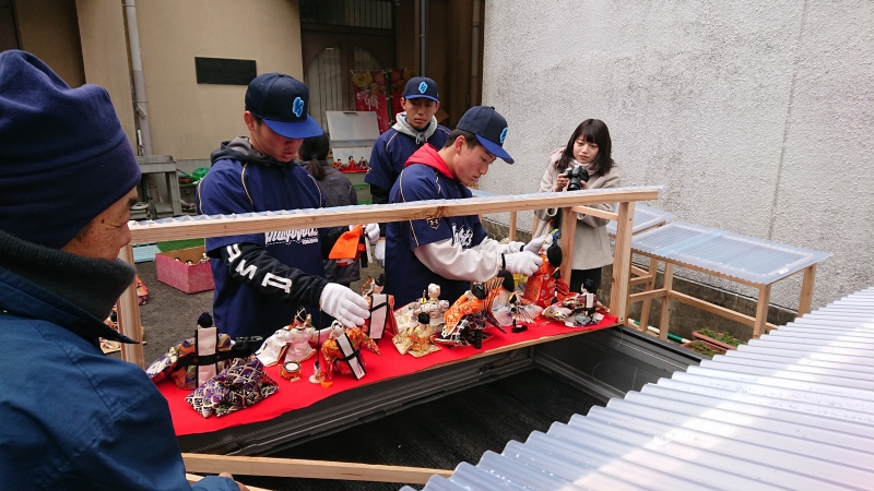 お雛様の飾り付け