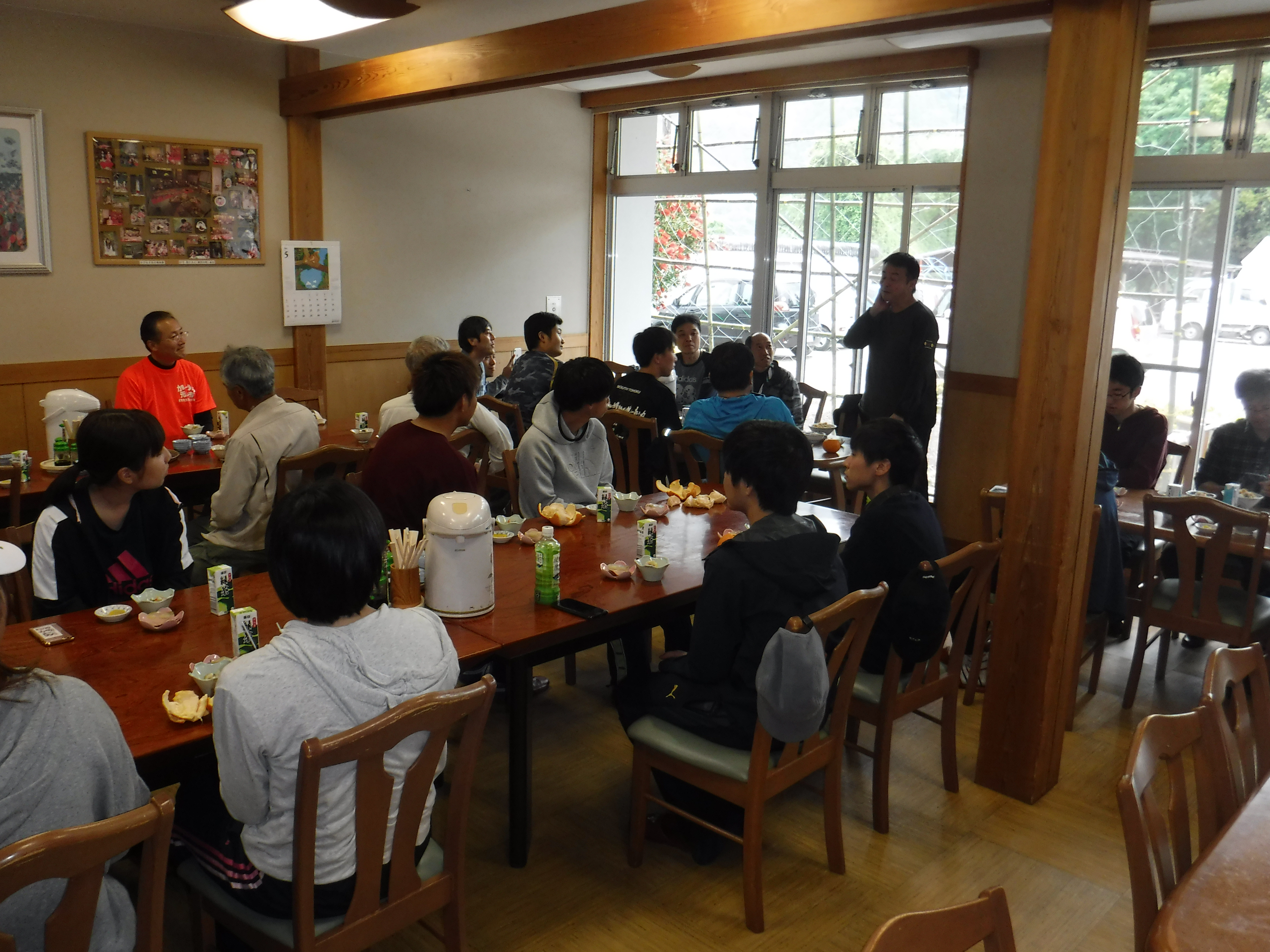 昼食をいただきながらの交流