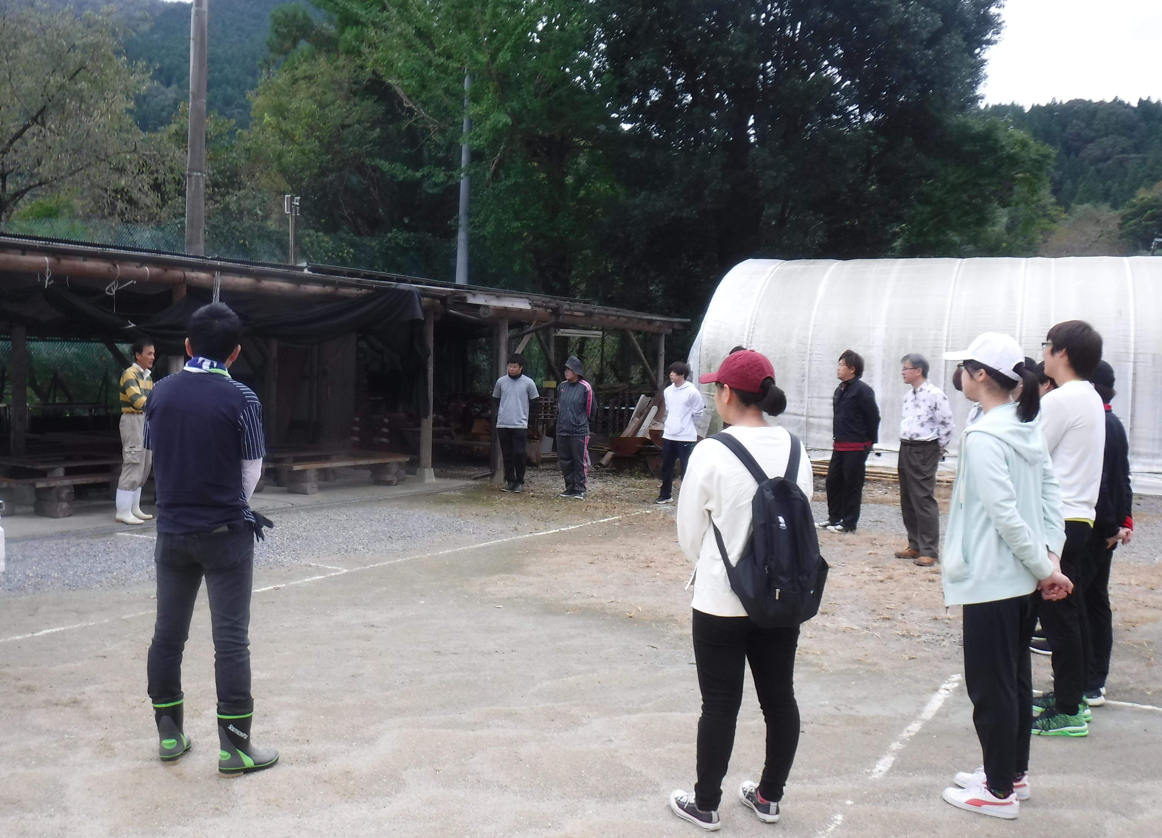 活動内容を説明