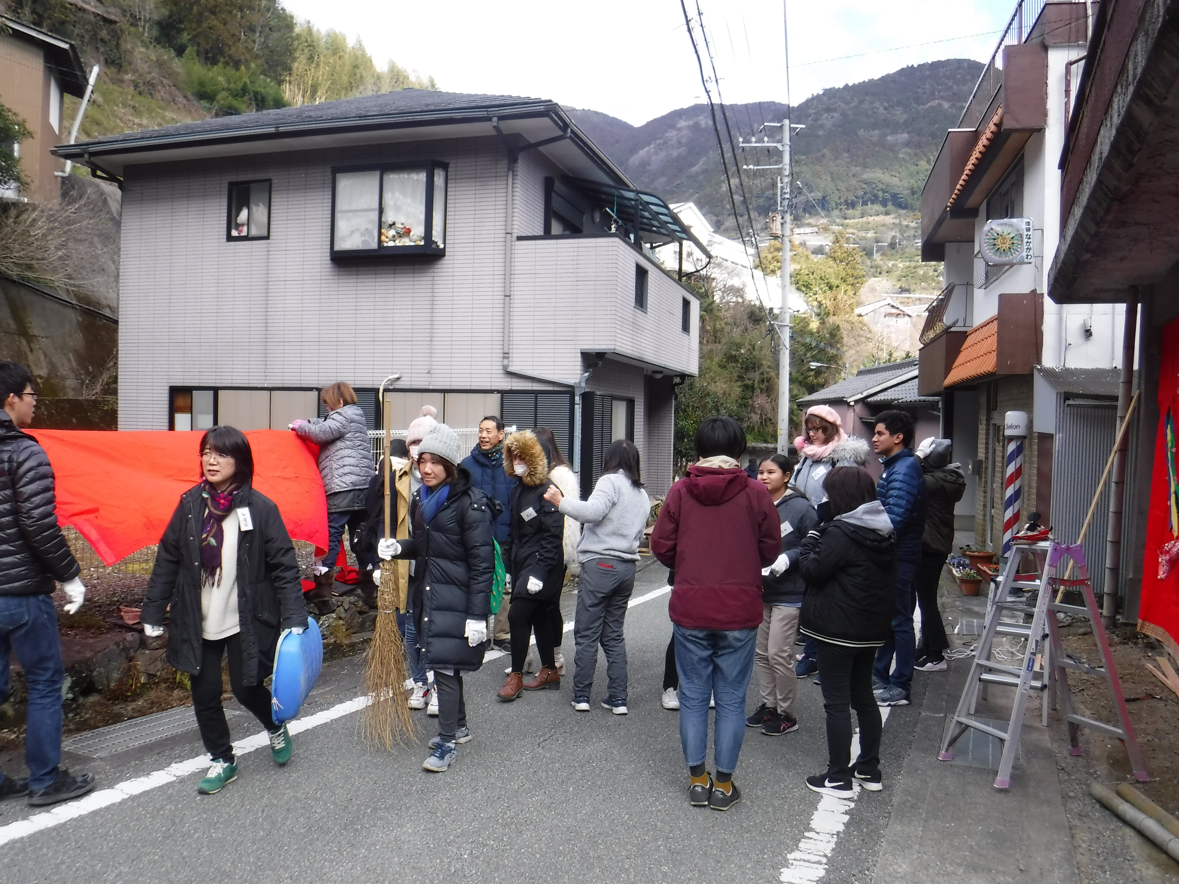街道の飾り付けなど