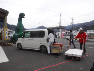 作業の様子の写真　２枚目