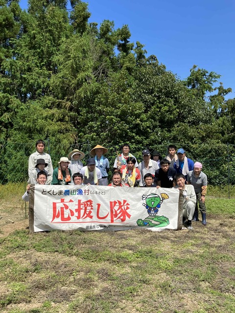 除草作業終了後の記念写真