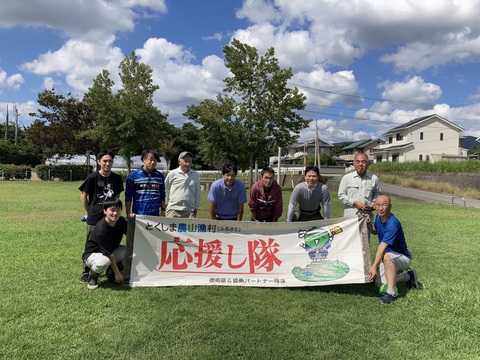 作業終了後の集合写真 作業後に近くの市場公園で集合写真です