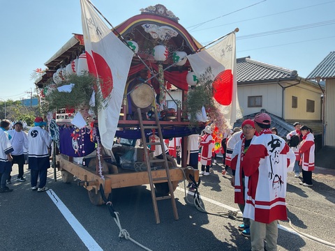 人二人分ほどの大きなだんじりです