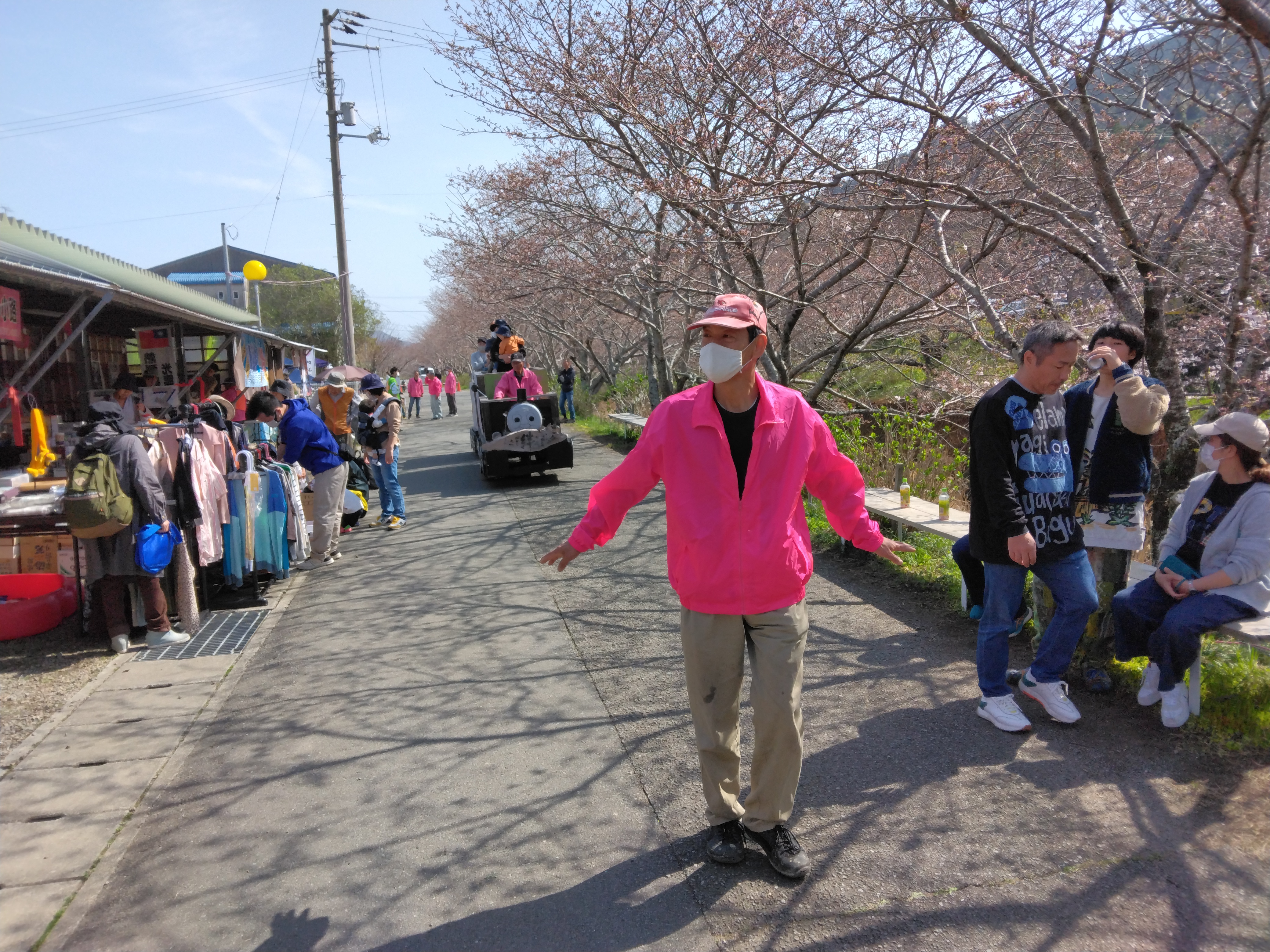 トロッコ列車の安全確保作業