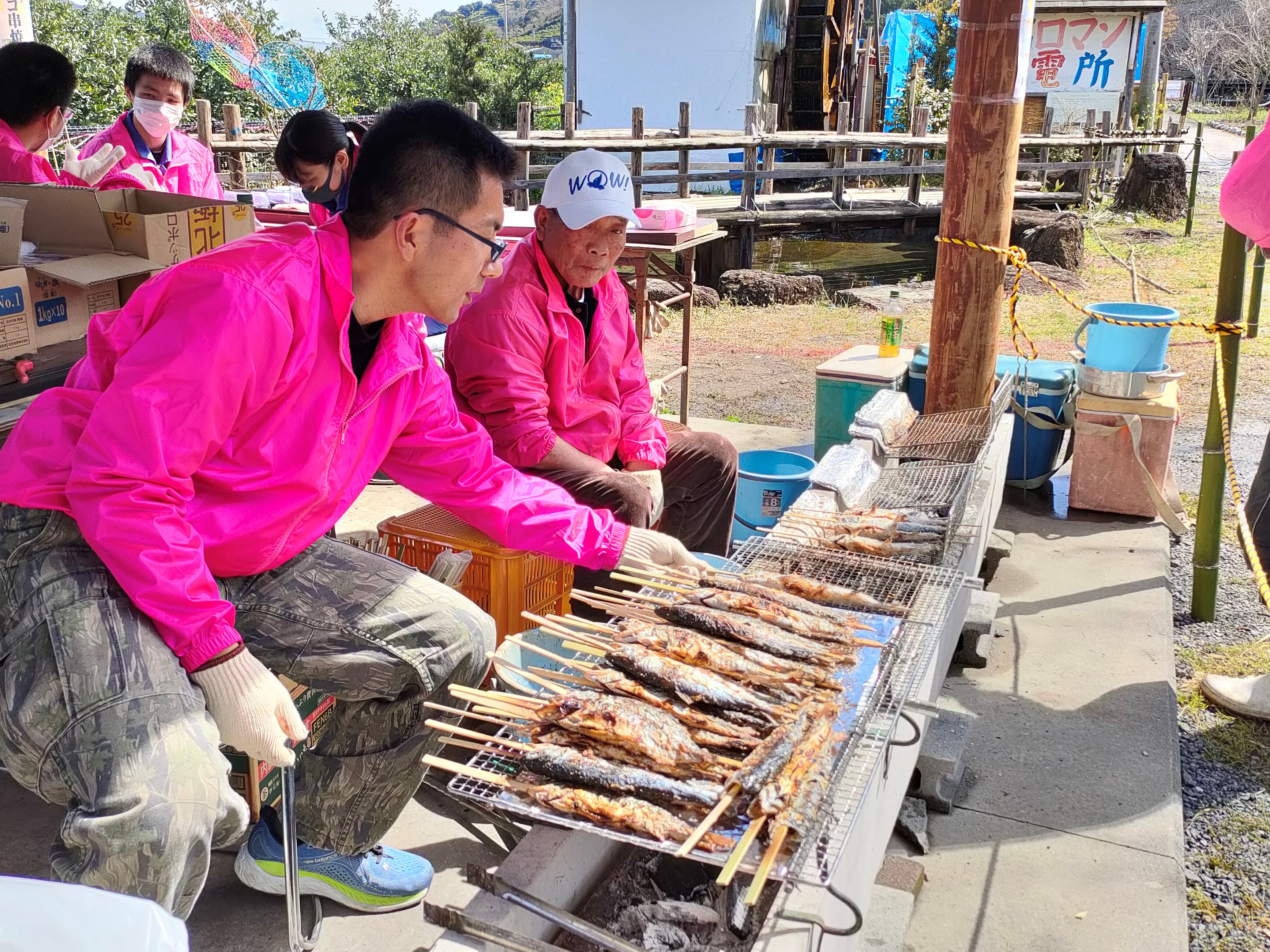 魚の塩焼き作業