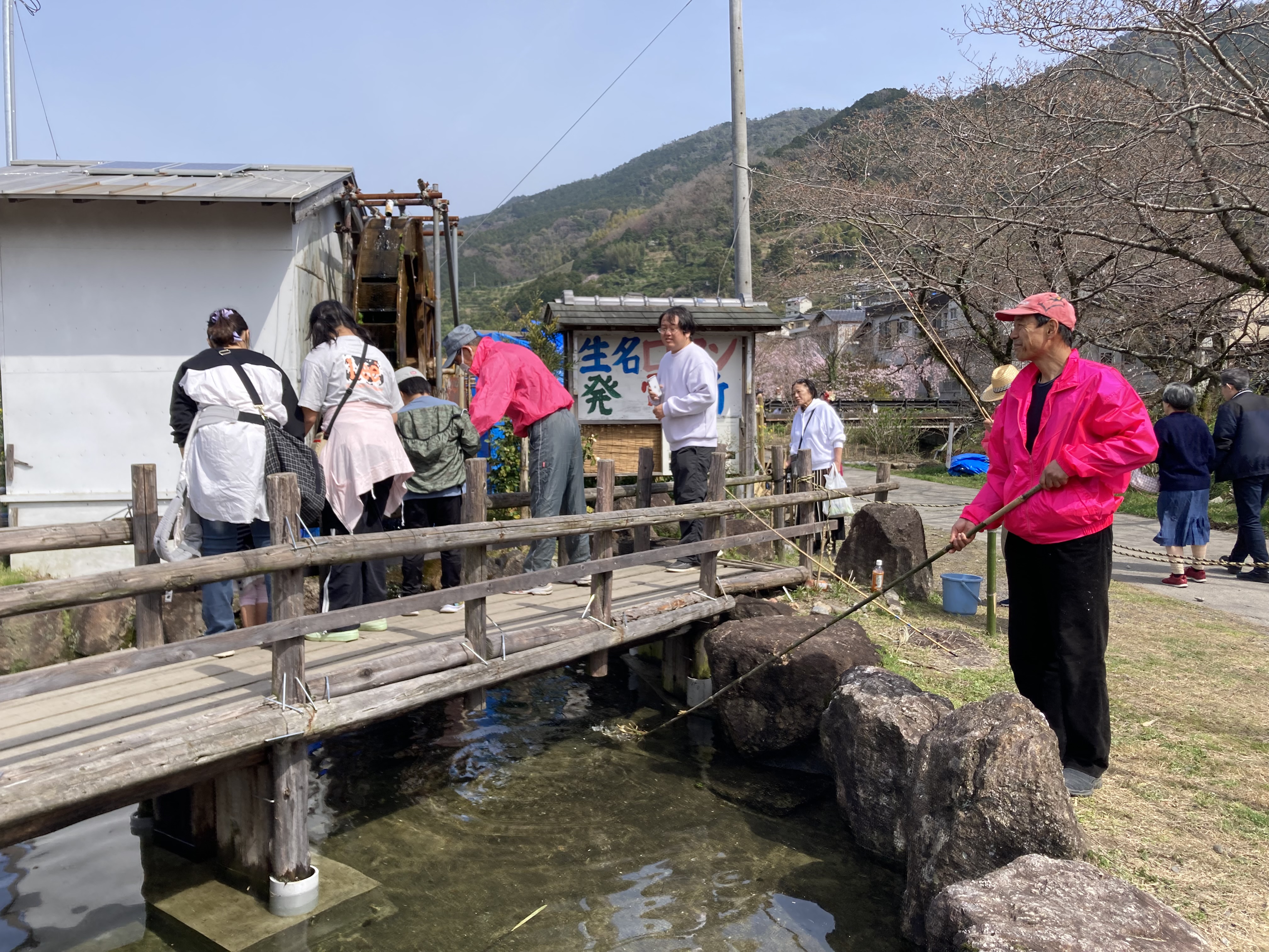 釣りのサポート作業