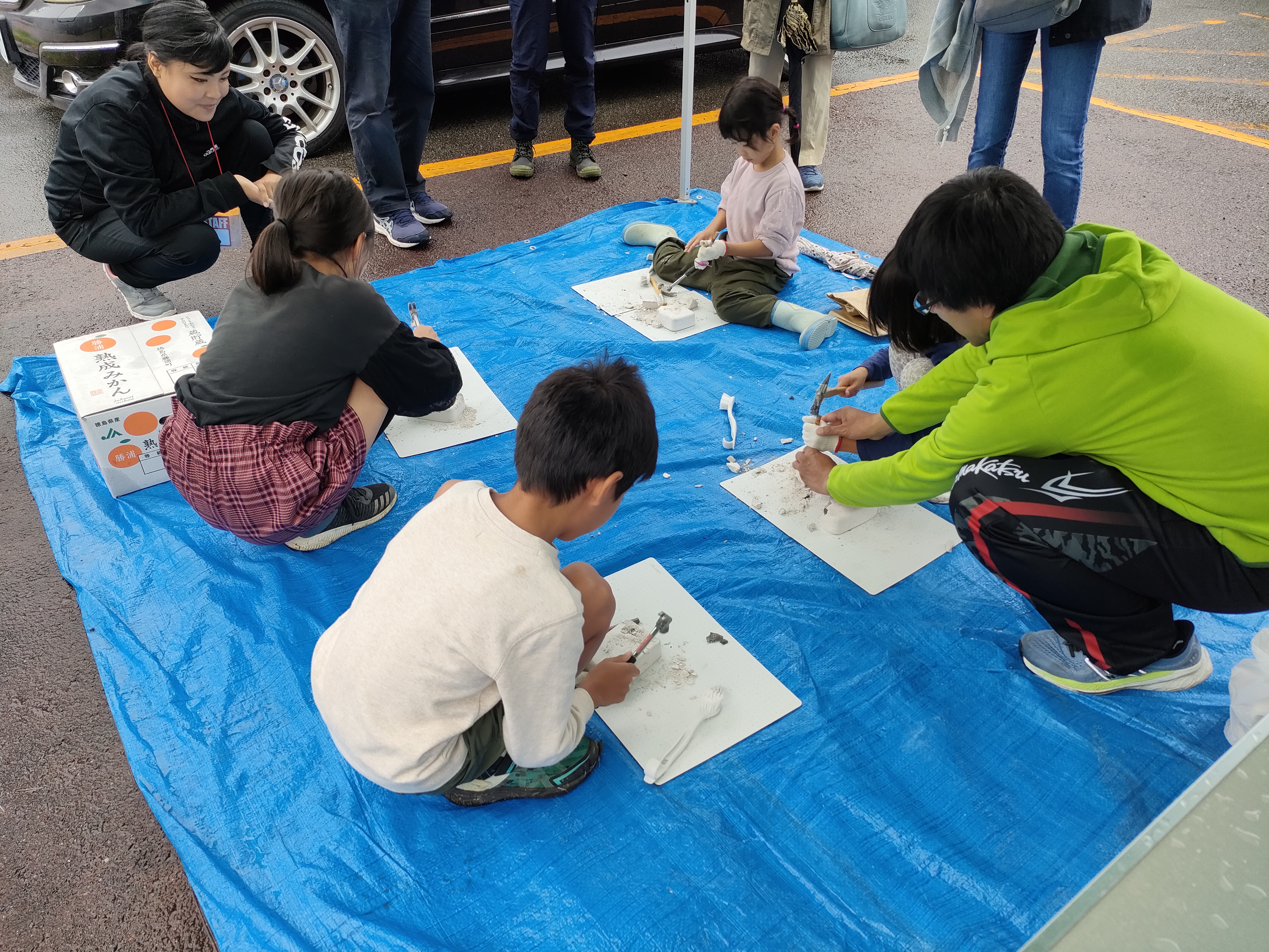 4発掘体験のようす 4発掘体験のようす