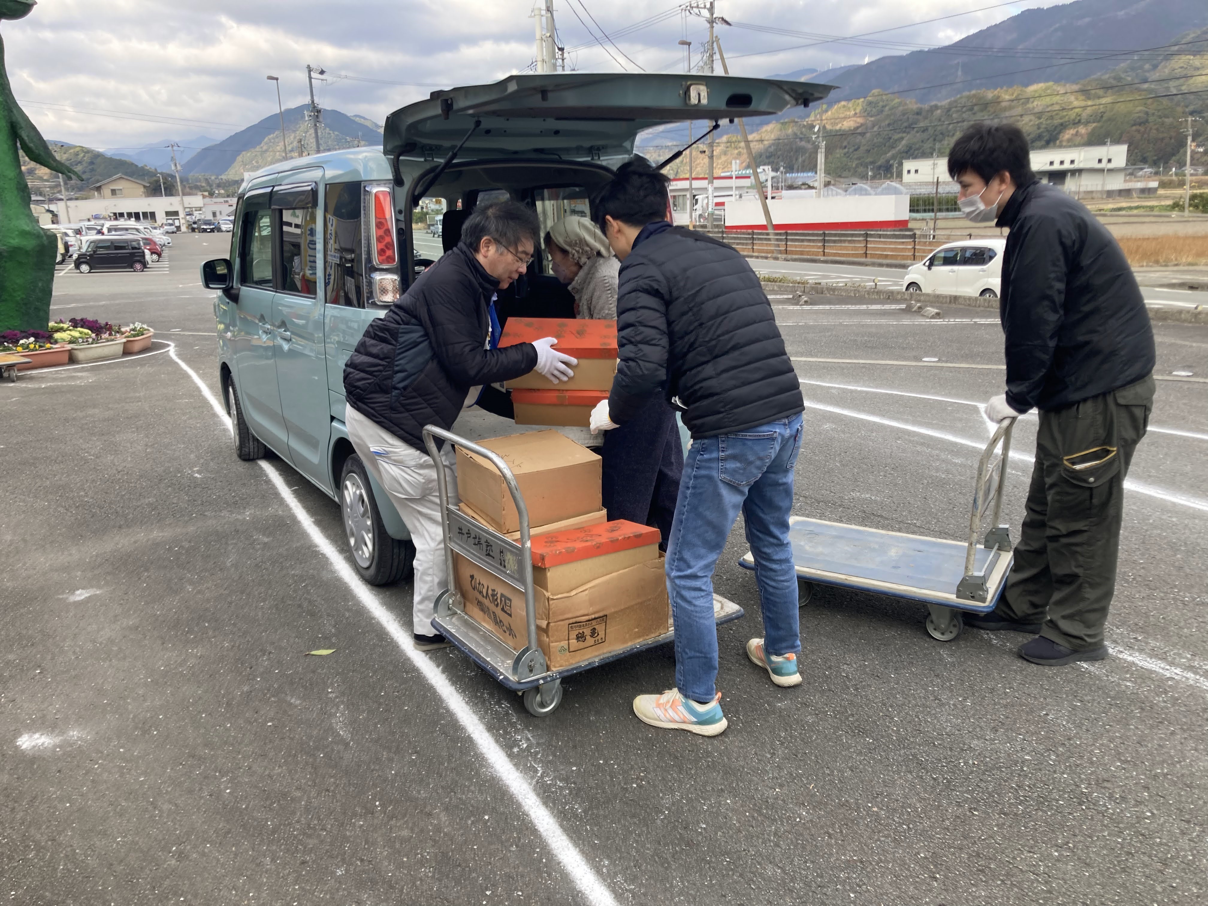 ひな人形の受付作業