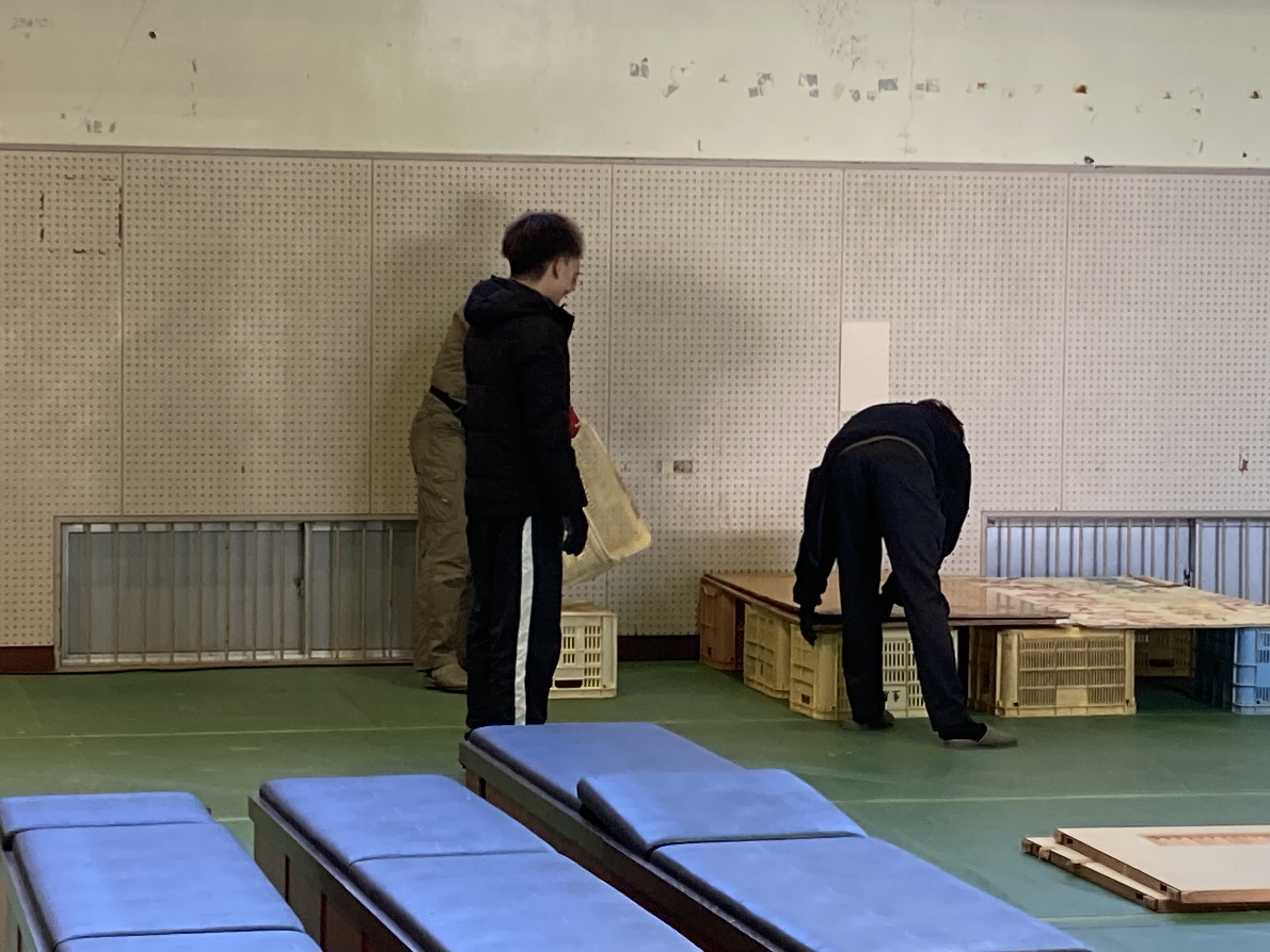 体育館の設営作業です